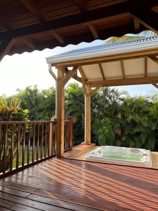 サント・ローズ Bungalow Avec Jacuzzi Privatifヴィラ エクステリア 写真