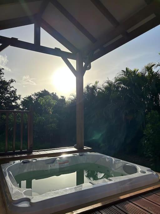 サント・ローズ Bungalow Avec Jacuzzi Privatifヴィラ エクステリア 写真