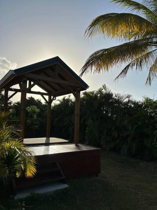 サント・ローズ Bungalow Avec Jacuzzi Privatifヴィラ エクステリア 写真