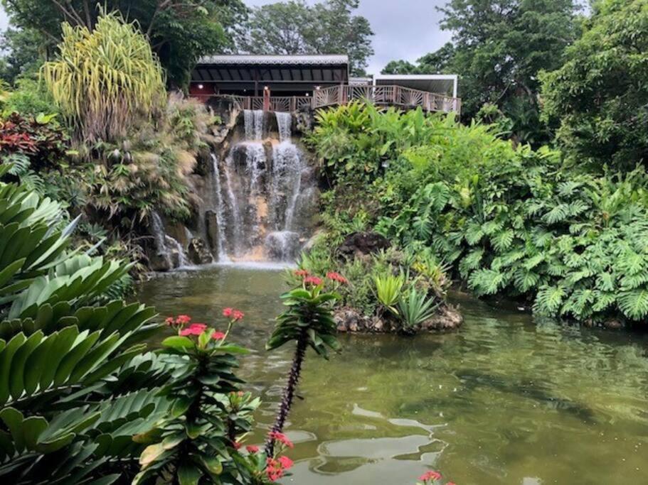 サント・ローズ Bungalow Avec Jacuzzi Privatifヴィラ エクステリア 写真