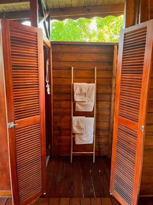 サント・ローズ Bungalow Avec Jacuzzi Privatifヴィラ エクステリア 写真